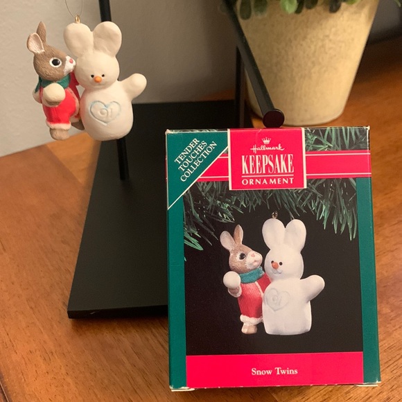 Hallmark KEEPSAKE Ornament SNOW TWINS DATED 1991 in Original Box - Picture 1 of 8